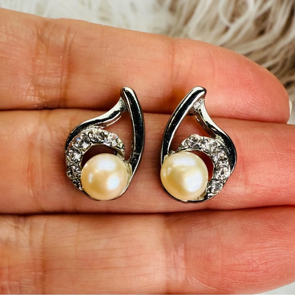 Vintage Silvertone faux pearl crystal bling pierced earrings